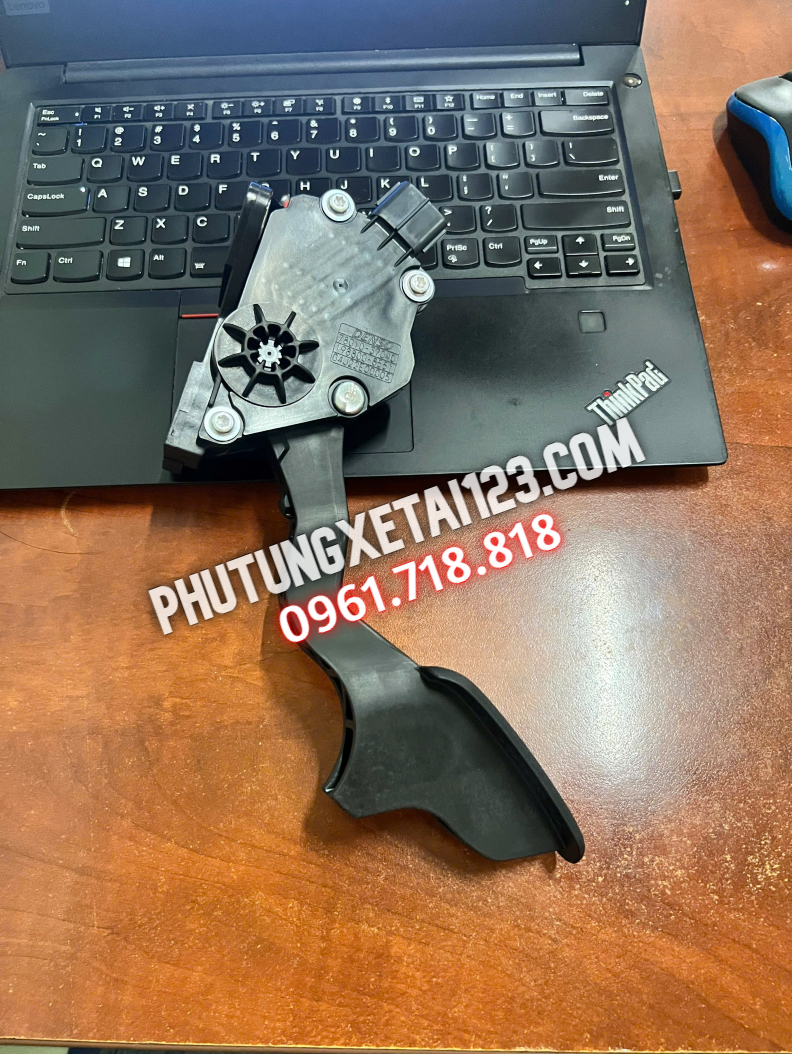 bàn đạp chân ga hino xzu