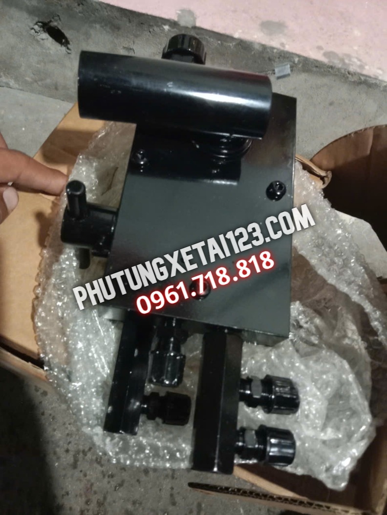 bơm đầu cabin daewoo 15 tấn