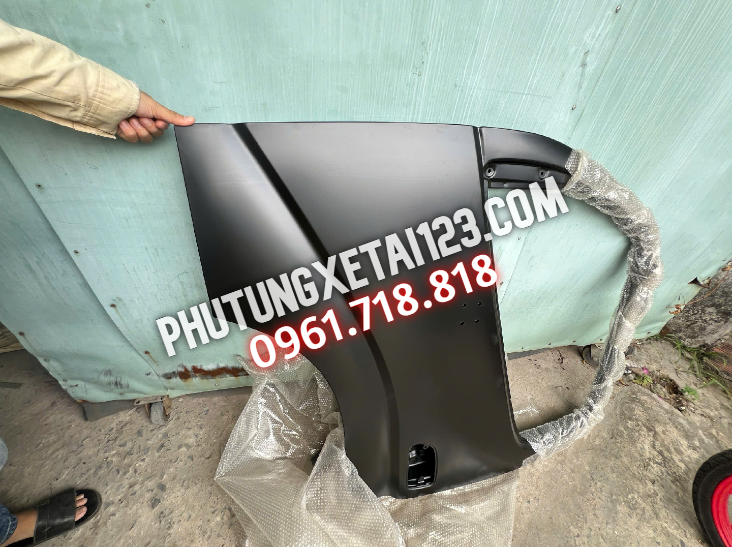 cánh cửa hino 300 dutro 