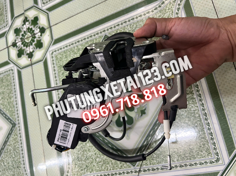 Ổ ngậm cửa IZ65