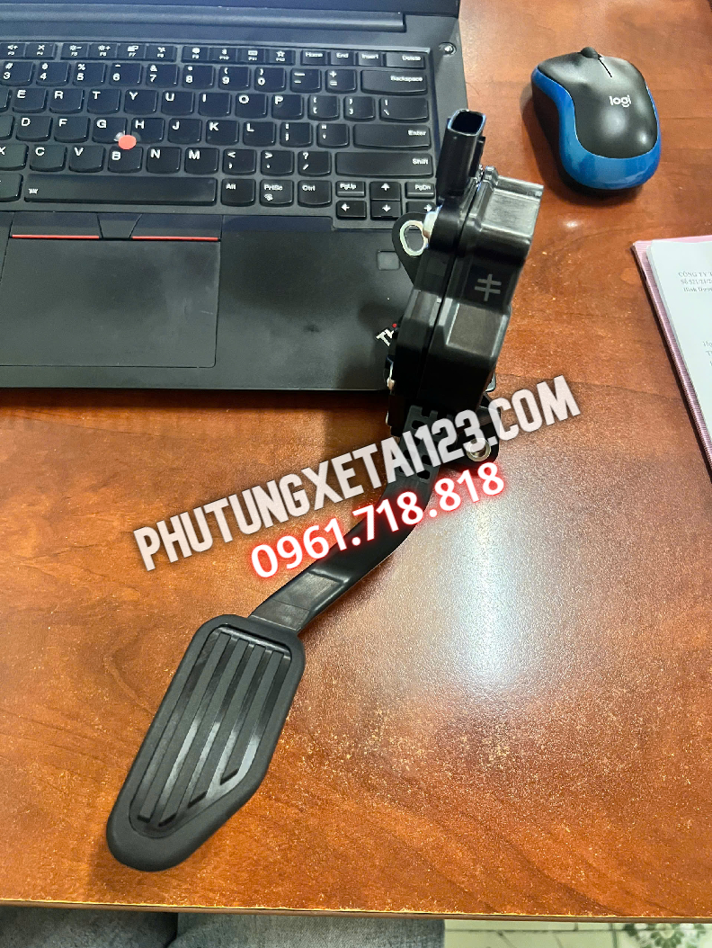 thay thế bàn đạp chân ga hino 300